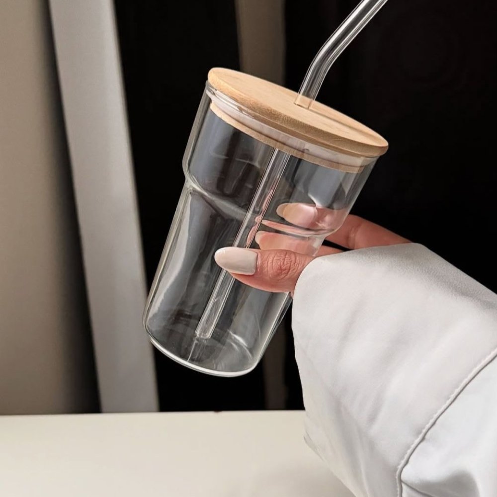 Frame 871 Glass Cup with Wooden Lid + Straw 400ml - Image 1