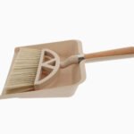 Floor dustpan + broom with wooden handle - Image 2